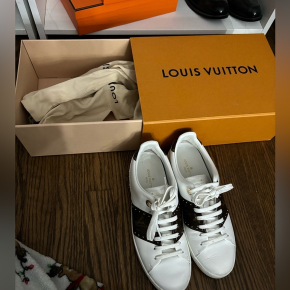 Louis Vuitton authentic women sneakers - Picture 5 of 6